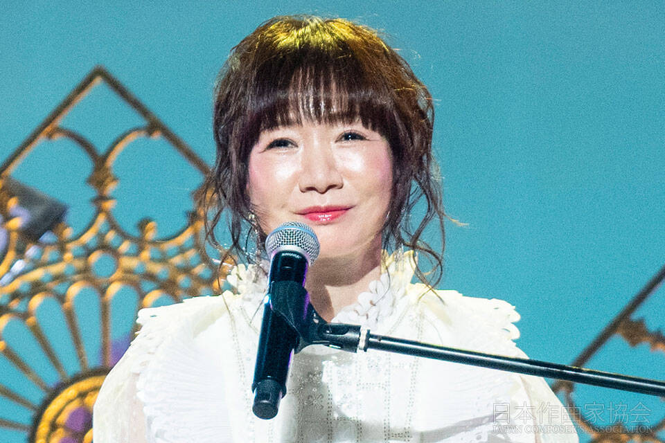 「部屋とYシャツと私」 平松愛理