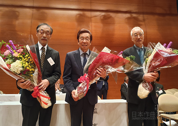 定年退任理事の皆さん   (左より)聖川 湧、佐田みさき、四方章人の前理事